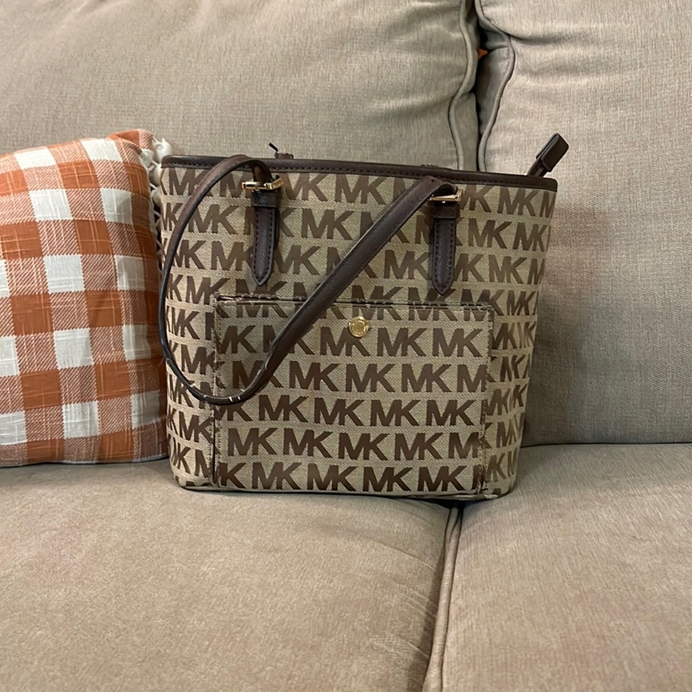 Micheal Kors purse